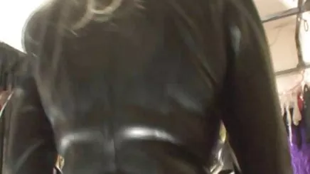 Beyaz türkçe alt yazılı milf sex bir adam Oral seks